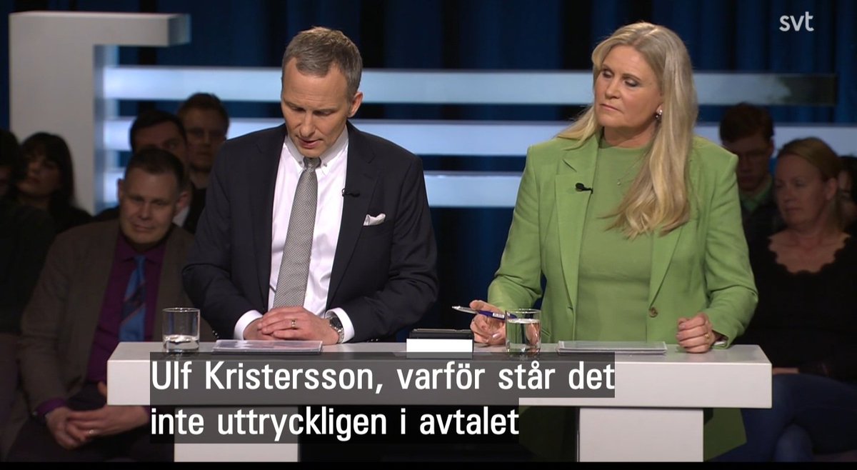 Kvällens #pldebatt är en skandal. Programledarna @SVTHolmberg och @CamillaKvartoft låter konstant vänsterpartierna styra debatten. Har mängder av skärmdumpar! Som ETT exempel i NATO delen upprepar @SVTHolmberg Dadgostars fråga som en satans papegoja och det blir hela debatten!