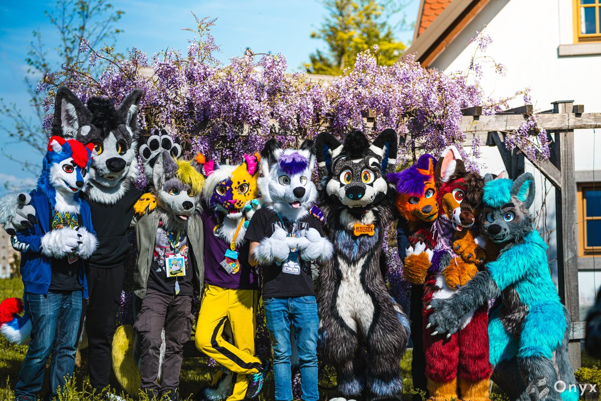 Shoutout @SloFurs for another amazing meet, ily guys <3 Here are a few snaps :3