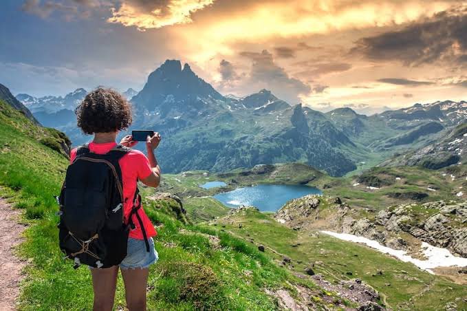 Apparently, Macron will take Xi Jinping to the Pyrenees mountains in south of France, bordering Spain. That’s a clever way to make deals! Beautiful mountains, lakes and historic castles to put Xi in a good mood. 😀