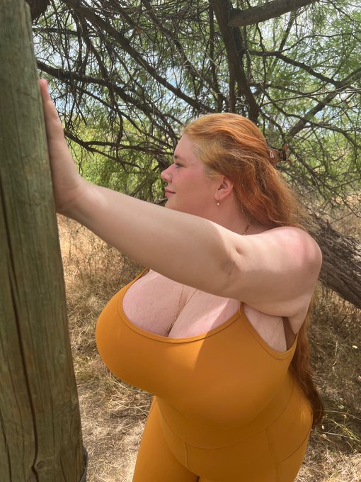 Went on a lovely little hike. ⛰️🌳 https://t.co/QjeQZVMHlN