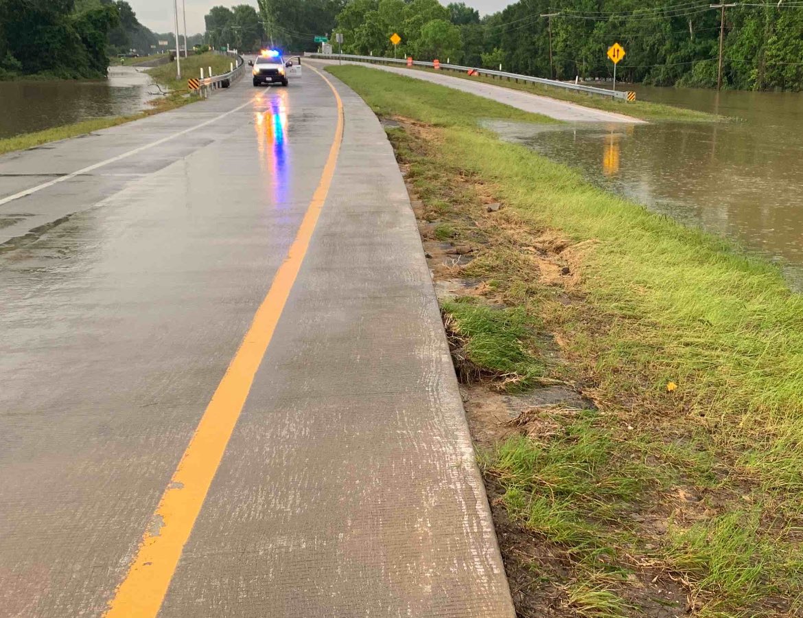Some state roads are still experiencing high water issues. #KnowBeforeYouGo and get a full list of impacted roadways at traffic.houstontranstar.org/roadclosures/#…. Remember to never drive through high water! #TurnAroundDontDrown