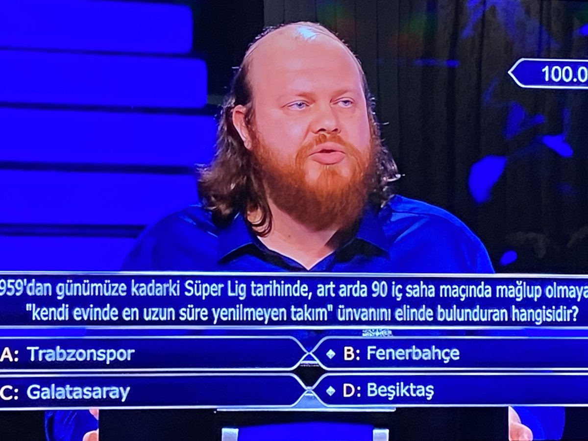 Yarışmacı Trabzonlu . “Futbolla 1997 deki meşhur Trabzonspor- Galatasaray maçından sonra ilgimi kestim” ! diyerek yarı yarıya ve çift cevap hakkı ile cevabı bilebildi ! 🙈