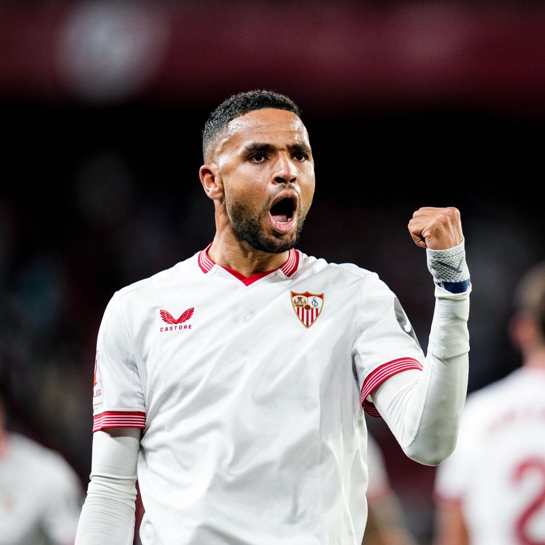 O 𝐠𝐨𝐥𝐞𝐚𝐝𝐨𝐫 é imperdoável na pequena área! Anota mais um pra ele! ✍️⚽️

#SevillaFCGranada | @ennesyri9