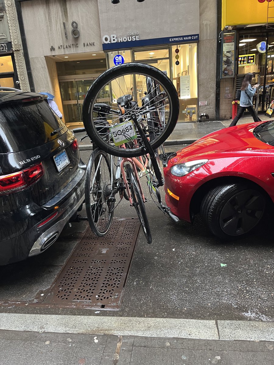 Parallel parking boss level in progress…. #yourdailyweird #nyc #nycproblems