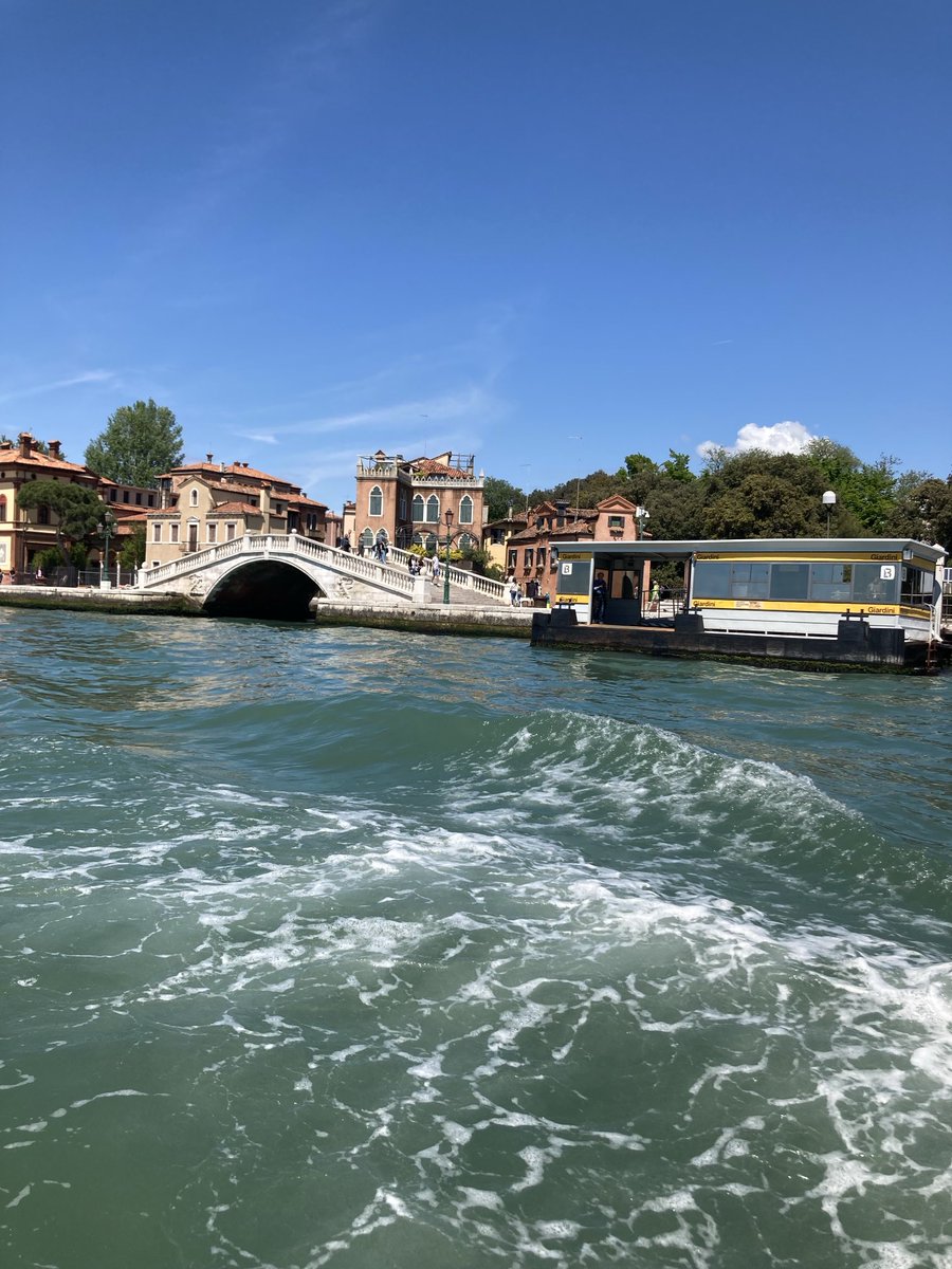 Arriving or leaving the Biennale

📍Venice, Italy