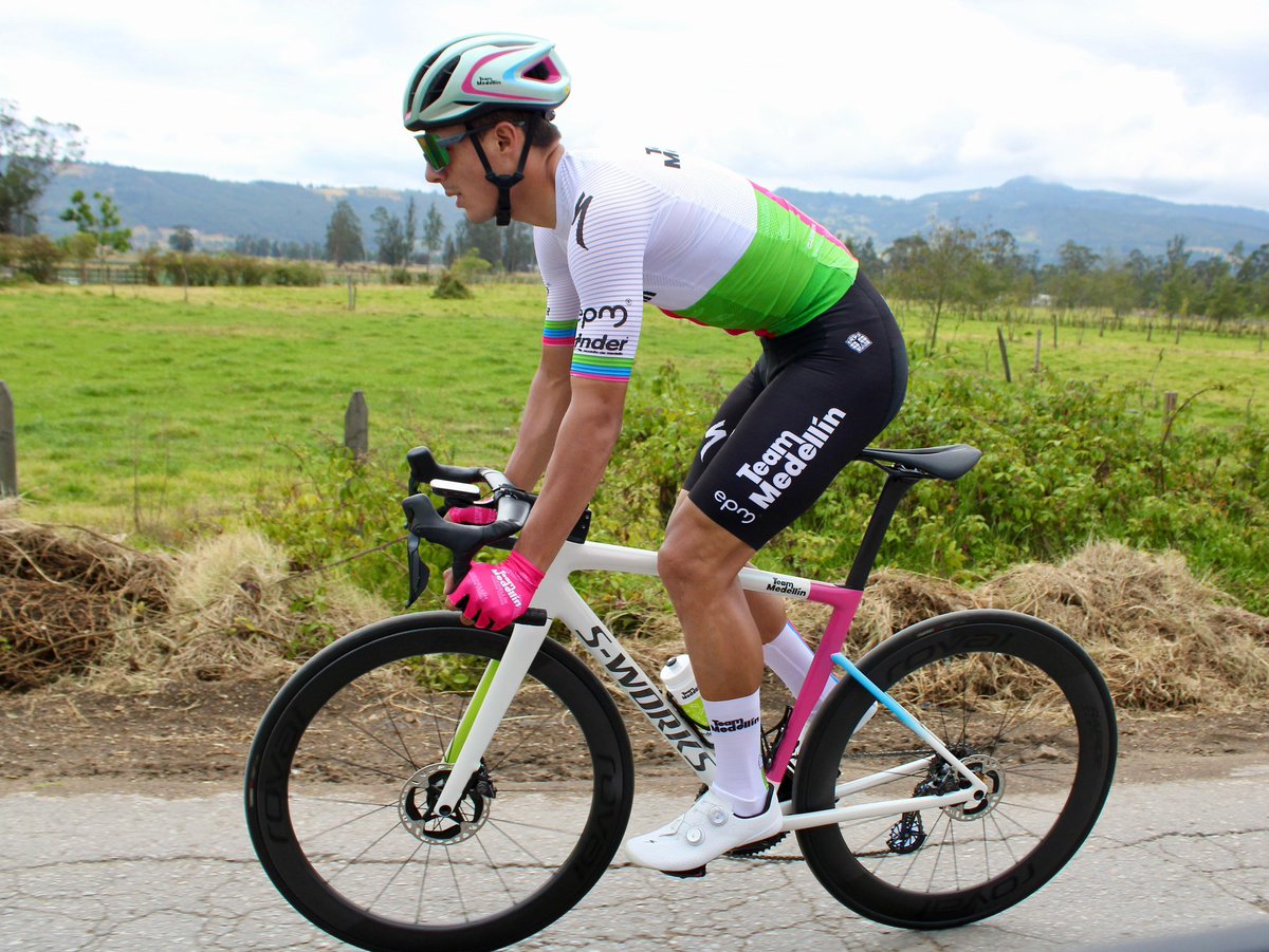 Wilmar Paredes fue segundo en la última etapa de la Vuelta Bantrab en Guatemala y Javier Jamaica se ratificó en el tercer lugar del podio final, para redondear una gran carrera del equipo. Gran trabajo muchachos, felicitaciones 👏🏻 Medellín por el mundo 💙