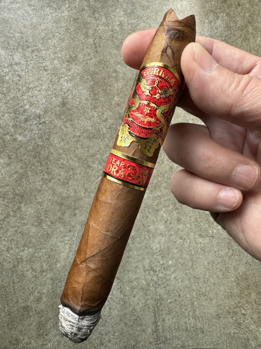 Smoking a Gurkha Year of the Dragon #Cigar
