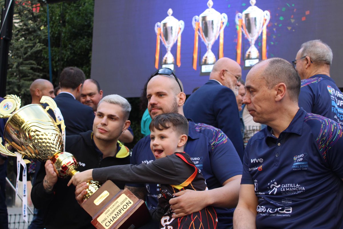 🏀 El alcalde, @Selopezmanuel , junto a los concejales de la Corporación Municipal, ha asistido a la recepción al Bsr Amiab Albacete, tras proclamarse en la tarde de ayer campeón de la Champions Cup 2024 de Baloncesto en Silla de Ruedas.