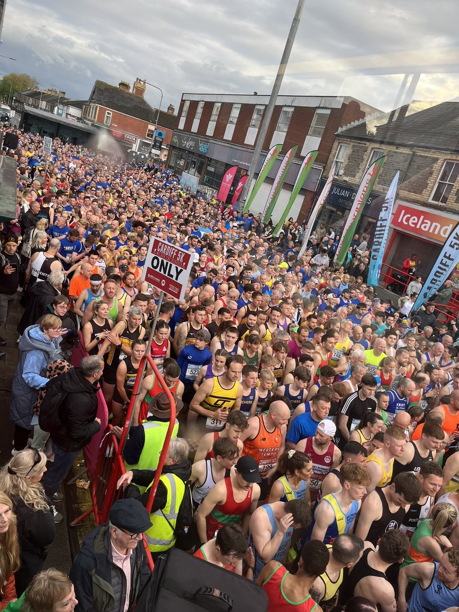 Fantastic turnout for #Cardiff5k. Superb support through the streets of Whitchurch, Llandaff North and Gabalfa! Big thanks to all who make it happen.

Handy photo background for us short people at the finish line too… @DerekTheWeather normally towers over me!