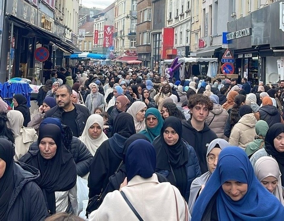 This is a photo from Tehran, Iran 🇮🇷, where women are forced to wear Islamic head covering 👇

Sorry for the typo, the photo is from Brussels, Belgium 🇧🇪

Good luck with your multiculturalism.
