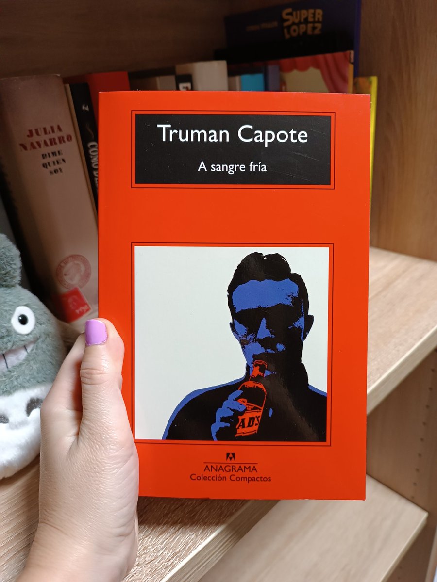 Terminado #ASangreFría de Truman Capote. Fue un regalazo por el Día del Libro, me ha parecido una auténtica pasada. Es el resultado de la investigación y entrevistas reales que realizó Capote en torno a un cuádruple asesinato. Imprescindible.
#LecturaRecomendada