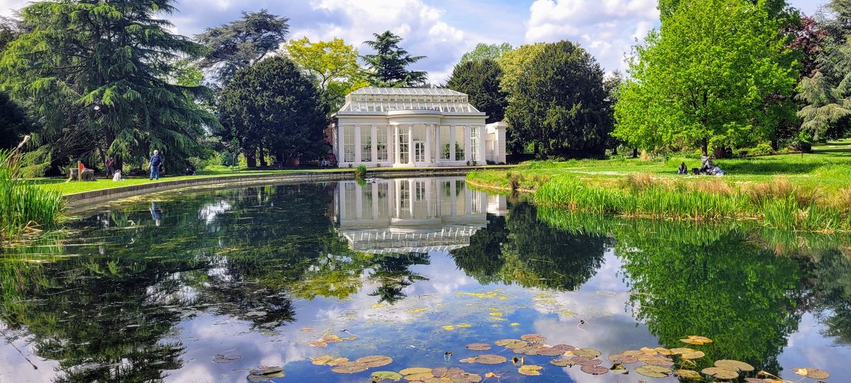 The Orangery at Gunnersbury Park reflected in the pond, on a Sunday afternoon.

#london #theunfinishedcity #gunnersburypark #reflection #water #pond #orangery #park #architecture