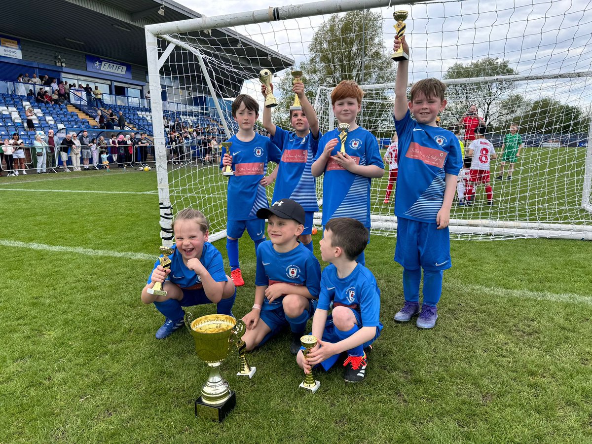 A wonderful weekend of football for our #under7 and #under8s teams playing in the @EMJFL finals days! 

Lots of memories made and some fantastic football played by all the teams involved! 

🔵⚪️⚽️

#Playforyourtown #Bestwecanbe #CommunityClub