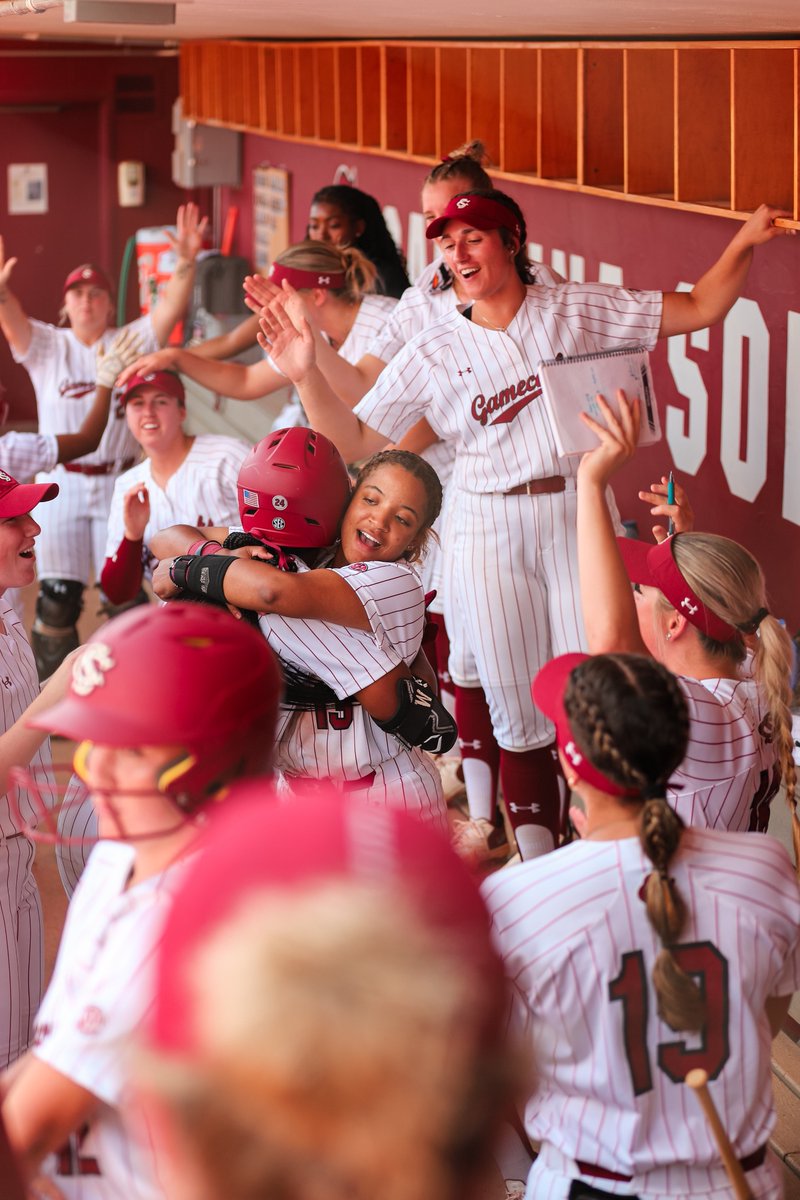 E5 I Carolina gets a run back in the fifth... And we head to the sixth all tied up with Missouri! 🐔 2 | 2 🐯 #Gamecocks🤙