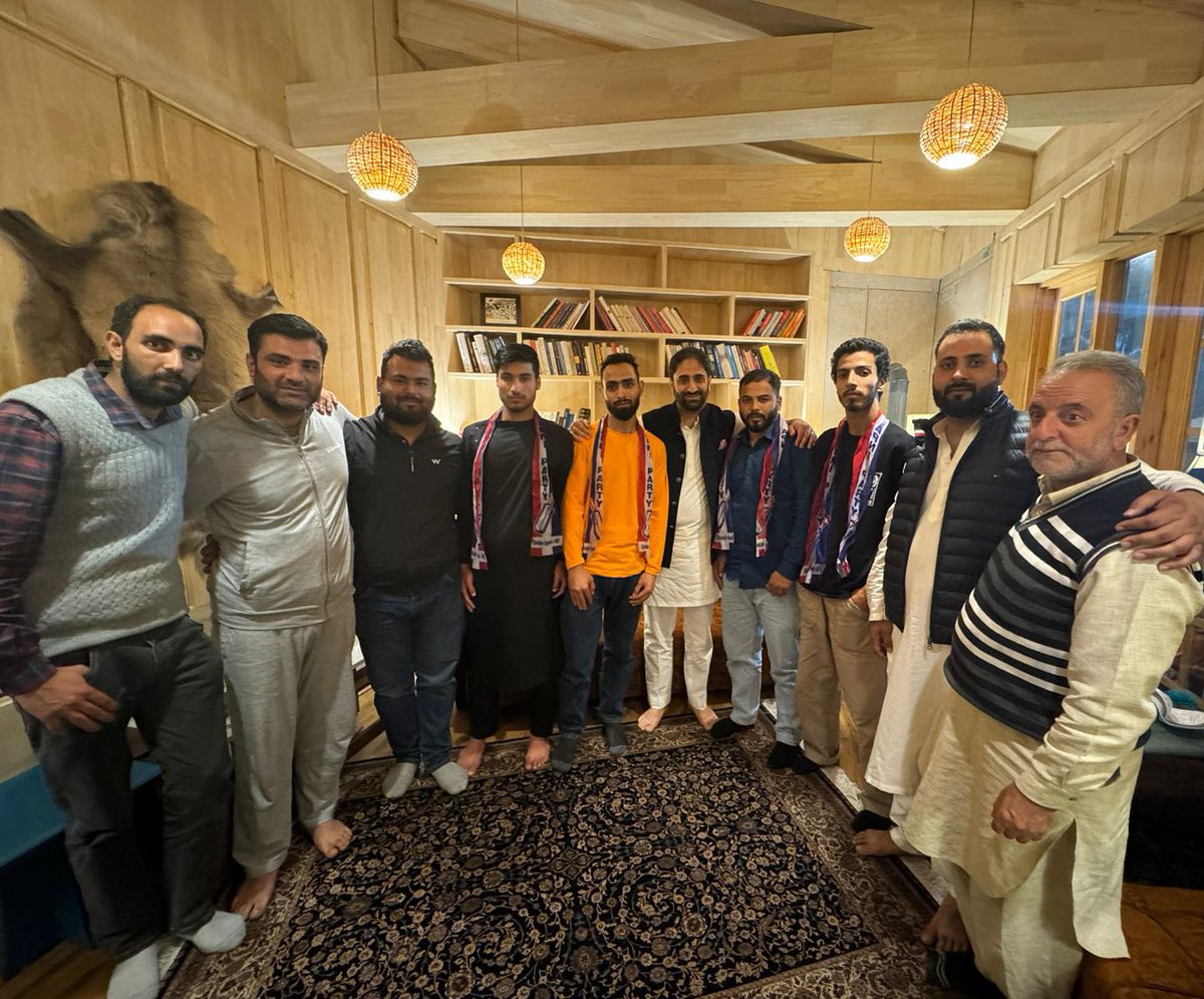 Welcomed a team of youth activists from Soura and Elahi Bagh #Hazratbal into the party fold.