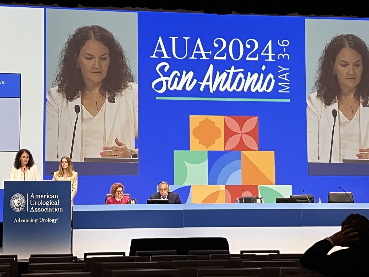 Drs Cameron and Smith presenting the new AUA Guidelines on OAB and the importance of shared decision making. @AnnePCameron #AUA24 #GoBlue @UMichUrology