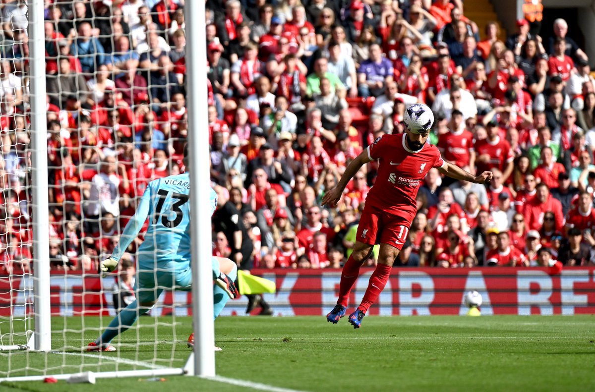 PLNews5's tweet photo. HT:🔴 Liverpool 2-0 Tottenham 🐓

#LIVTOT #LFC #PL https://t.co/5FR4HhtJ0P