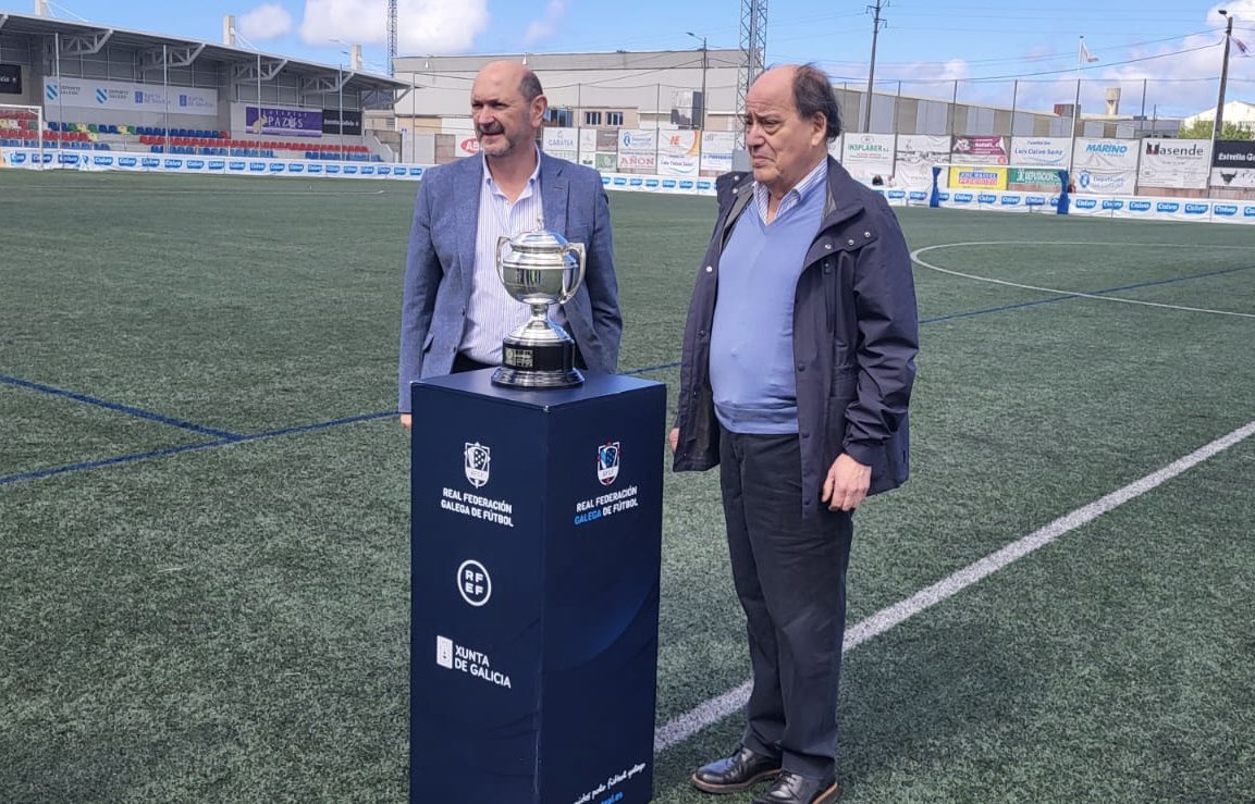 RFGF (@futgal) on Twitter photo 🏆 O presidente da #RFGF <a href="/RafaLouzan/">Rafael Louzán Abal</a> fixo entrega esta tarde ao <a href="/BerganFC/">Bergantiños FC</a> do trofeo de campións de liga no Grupo 1 da Terceira Federación
👏 Parabéns polo título e polo ascenso ao plantel, corpo técnico, presidente, directiva, afección e a toda a familia do Bergantiños FC 🏆 O presidente da #RFGF <a href="/RafaLouzan/">Rafael Louzán Abal</a> fixo entrega esta tarde ao <a href="/BerganFC/">Bergantiños FC</a> do trofeo de campións de liga no Grupo 1 da Terceira Federación
👏 Parabéns polo título e polo ascenso ao plantel, corpo técnico, presidente, directiva, afección e a toda a familia do Bergantiños FC
