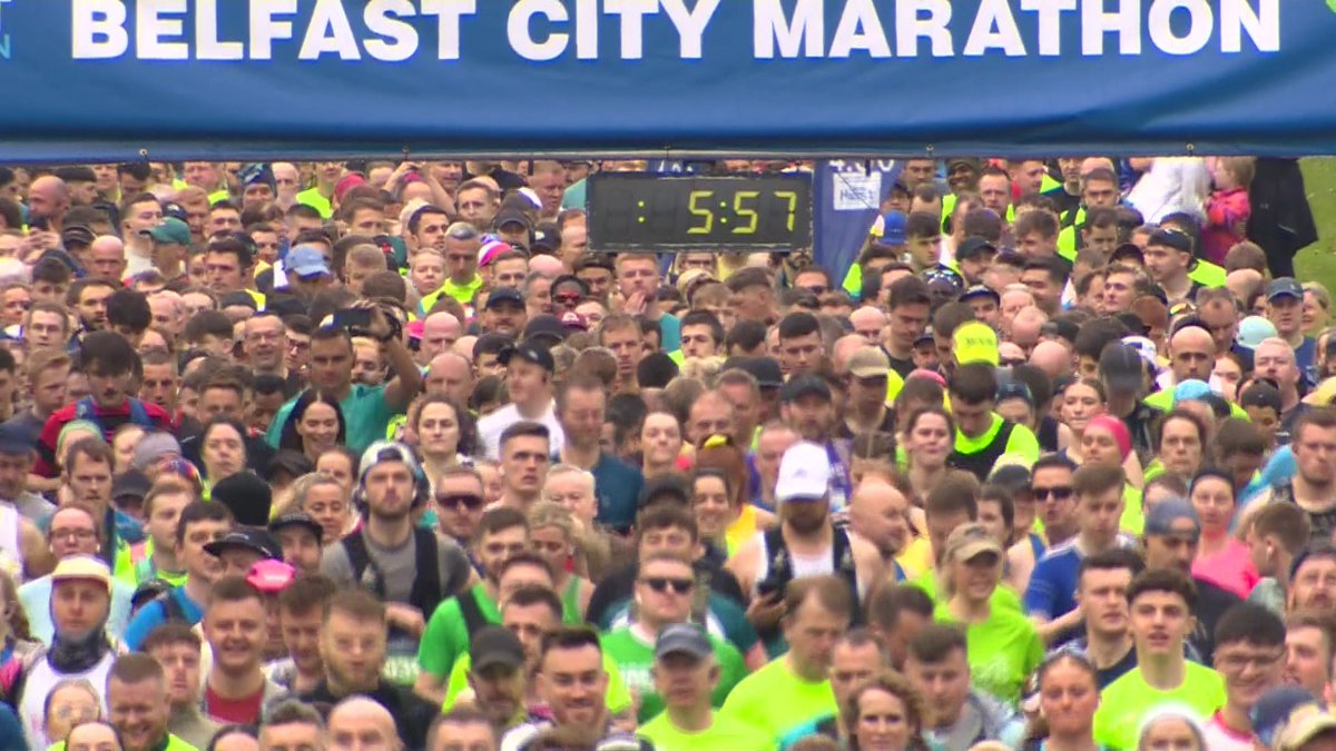 Sorry it took a while but here we go .... 📺 Try to spot yourself in Belfast marathon/relay. 🏃‍♀️ 5 hours of @marathonbcm coverage with @mccarthy_nic_ @KATIE_kirky @AMWallace_NI @rigsy @barrabest & John Glover on BBC iPlayer (starts at 2 mins 13 secs).📺 bbc.co.uk/iplayer/episod…