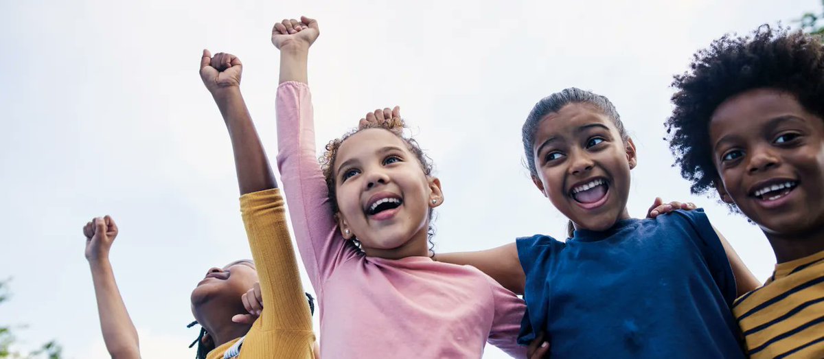 Read this blog from @AFTunion Voices via @sharemylesson on how to build a #CommunitySchool, one connection at a time. Mary Moriarty discusses her experience advocating for and developing community schools in her district: sharemylesson.com/blog/building-…