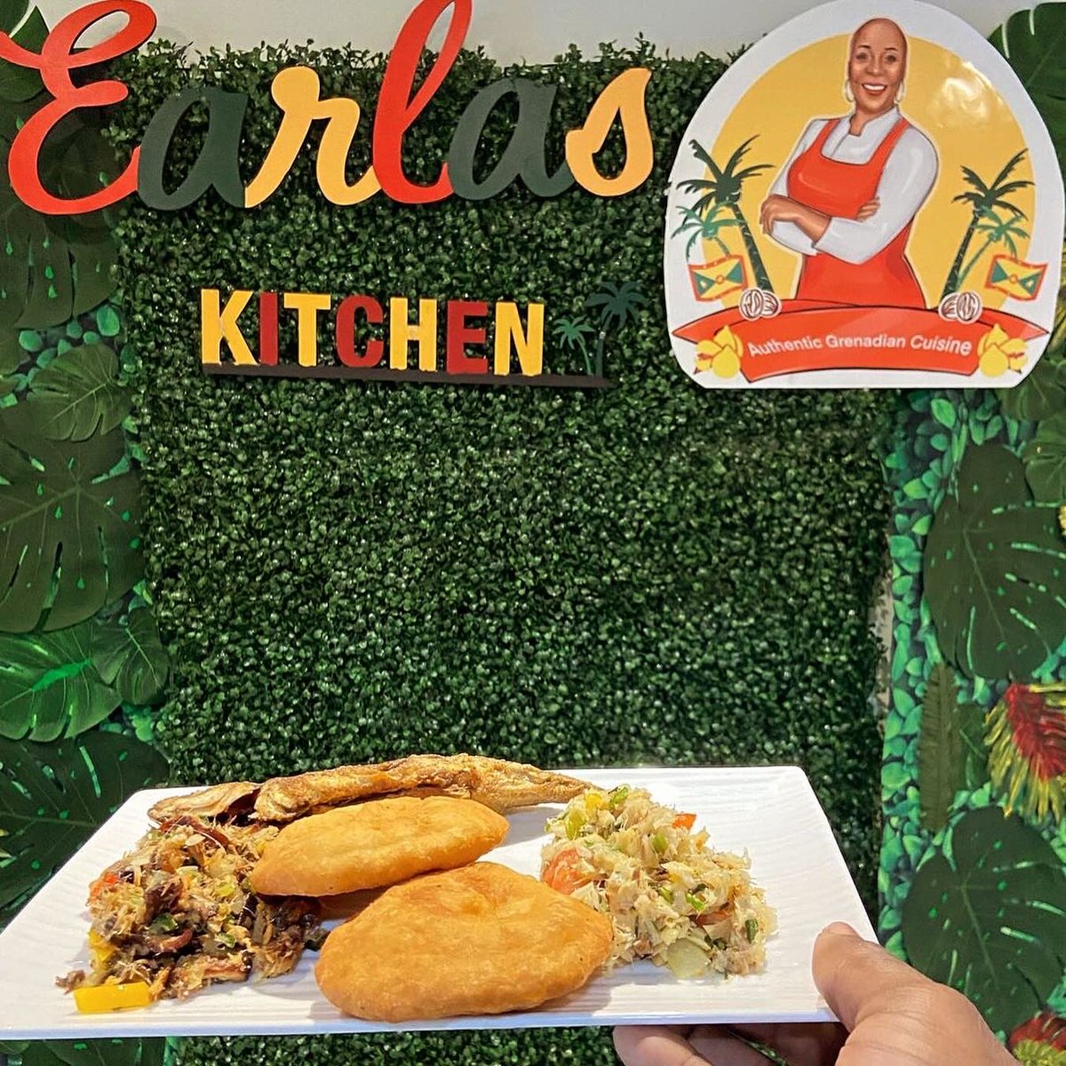 Earla’s Kitchen located in #OakwoodVillage is a family-owned Caribbean restaurant serving up delicious authentic #GrenadianFood. Specializing in Grenada‘s national dish, Oil down, Earla's serves this here and has lines going down the block every Saturday. 😁 With weekly student…