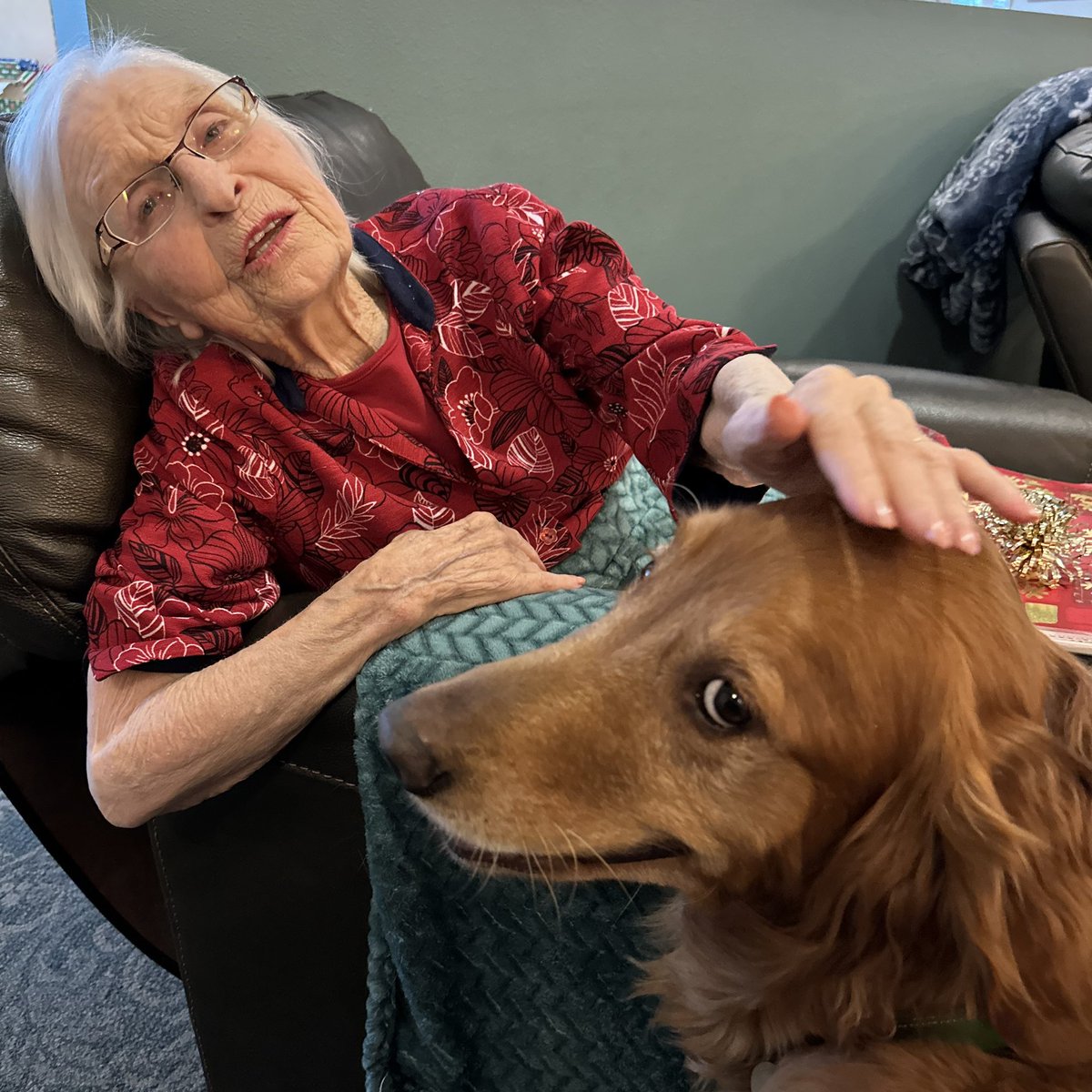 I had a rough day yesterday, both with how I felt, plus finding out my Great Granny (97yo) passed on Friday night. This is us during Christmas 2022. Christmas was her favorite time of the year. My family is going to miss Great Granny. #LuckyPuppers #LivingMyBestLife #CancerSucks