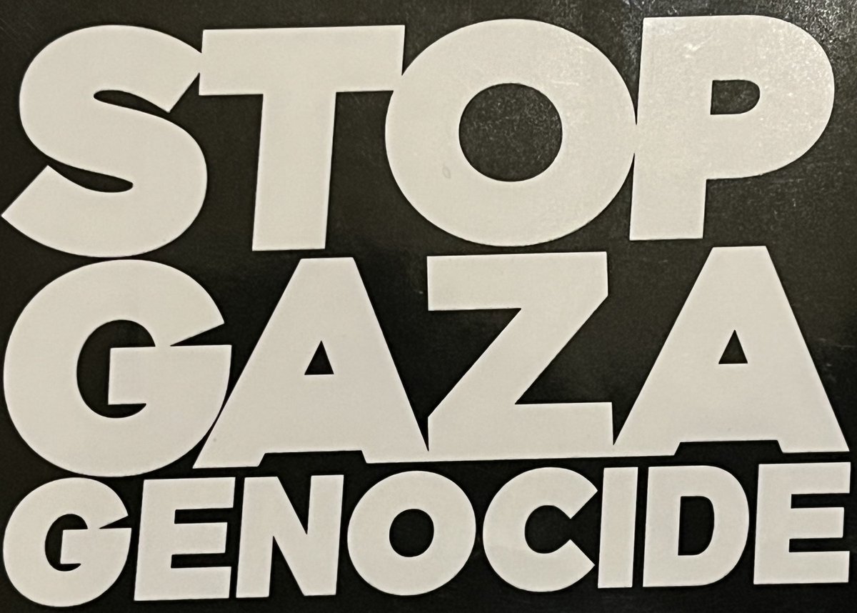 新宿駅でも若い人が1人でプラカ持って立っているのを見かけた。
#StopGazaGenocide 
#StopGenocideInGaza