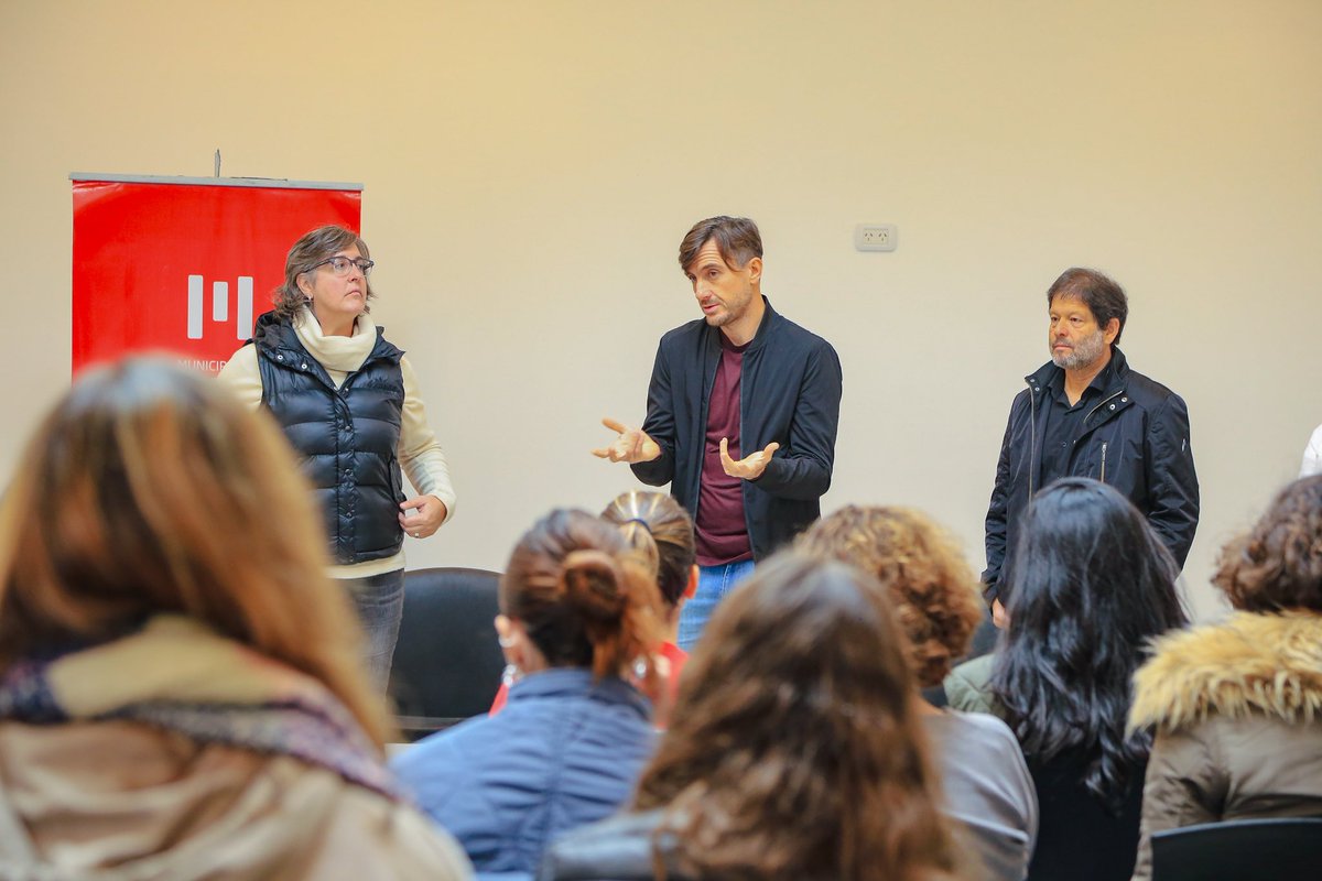 Encuentro junto con estudiantes de la Facultad de Arquitectura, Diseño y Urbanismo FADU de la materia Planificacion urbana, cátedra ex Garay 👷👩‍🏭 instagram.com/p/C6kM_ISNeym/…