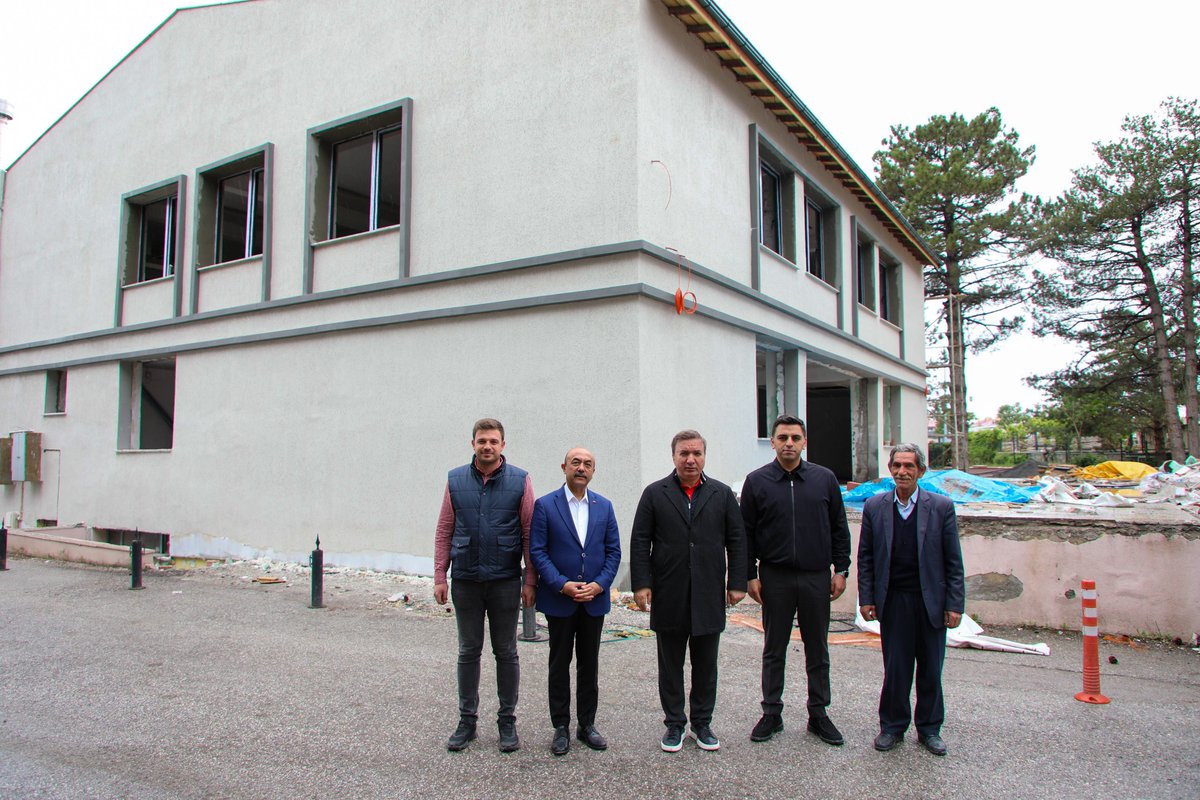 memrecanpolat's tweet photo. 📍İl Özel İdaresi,

İl Özel İdaremizin %100 iştiraki olan Erzincan Kültür, Turizm, Tanıtım ve Spor AŞ. tarafından işletilecek olan Sosyal Tesisleri’nde devam eden; misafirhane, çok amaçlı toplantı salonu ve kafaterya kısmındaki inşaat çalışmaları ile bakım ve onarım atölyelerinde yapılan çalışmaları Valimiz Sayın Hamza Aydoğdu ile birlikte yerinde inceledik. 

Sosyal tesislerin inşaatında ve Atölye’de çalışan ekip arkadaşlarımıza kolaylıklar diliyorum. 

@hamzaydogdu