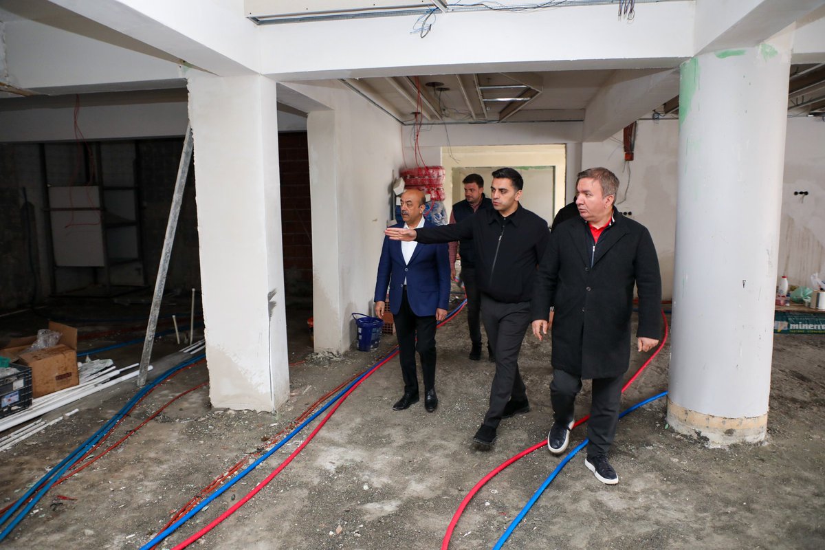 memrecanpolat's tweet photo. 📍İl Özel İdaresi,

İl Özel İdaremizin %100 iştiraki olan Erzincan Kültür, Turizm, Tanıtım ve Spor AŞ. tarafından işletilecek olan Sosyal Tesisleri’nde devam eden; misafirhane, çok amaçlı toplantı salonu ve kafaterya kısmındaki inşaat çalışmaları ile bakım ve onarım atölyelerinde yapılan çalışmaları Valimiz Sayın Hamza Aydoğdu ile birlikte yerinde inceledik. 

Sosyal tesislerin inşaatında ve Atölye’de çalışan ekip arkadaşlarımıza kolaylıklar diliyorum. 

@hamzaydogdu