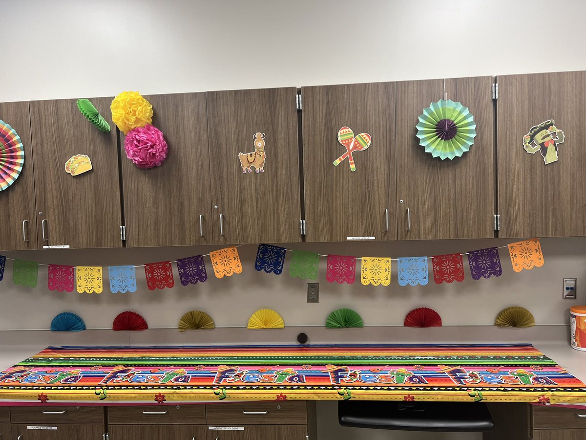 We are getting ready for Taco Bout great teachers this week! Thank you to our @ace_pto for coming up on a Sunday and preparing for an awesome week! @HumbleISD_CBS @HumbleISD