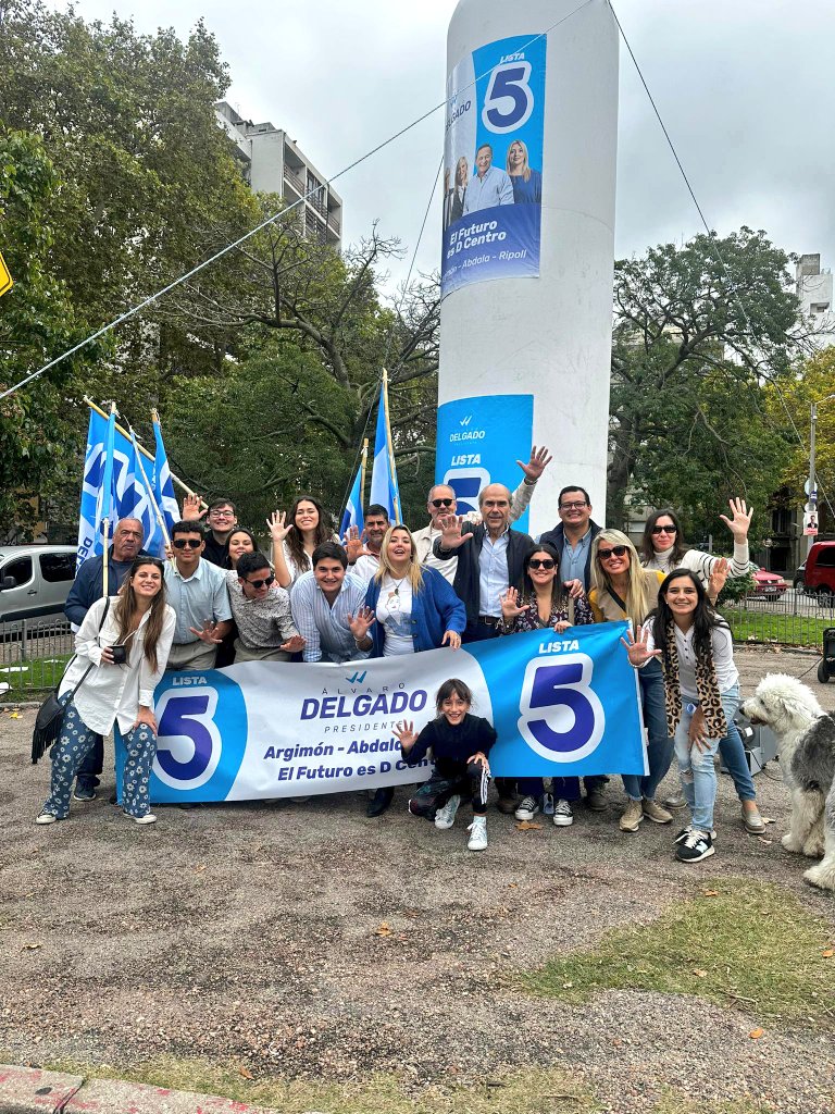 ¡Imparable la militancia de la LISTA 5️⃣👋 en la feria del Parque Rodó!