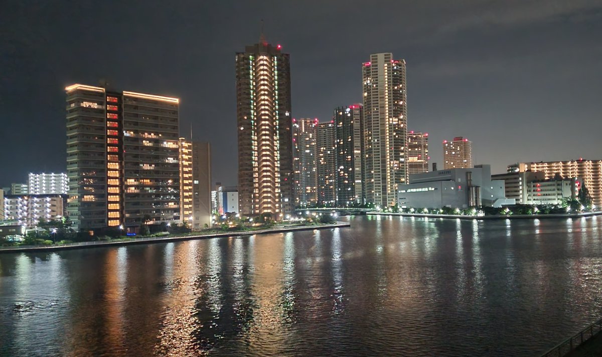 おやすみなさい。今夜はなんだか水面が穏やか。