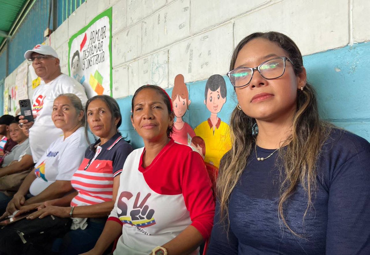 Asamblea con bases populares de El Torrellero afinan detalles rumbo a los comicios electorales del 28 de julio lc.cx/CqCbH4 #LasSancionesNoNosDetienen