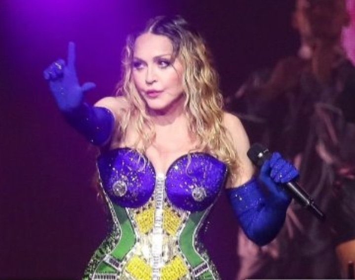 A catarse ativada por Madonna no Rio afrontou a desfaçatez puritana e moralista instigada por anos em um Brasil assombrado pelas trevas do reacionarismo.

A artista exaltou a liberdade sexual e de gênero, a tolerância, a diversidade, a arte e a proteção dos marginalizados…