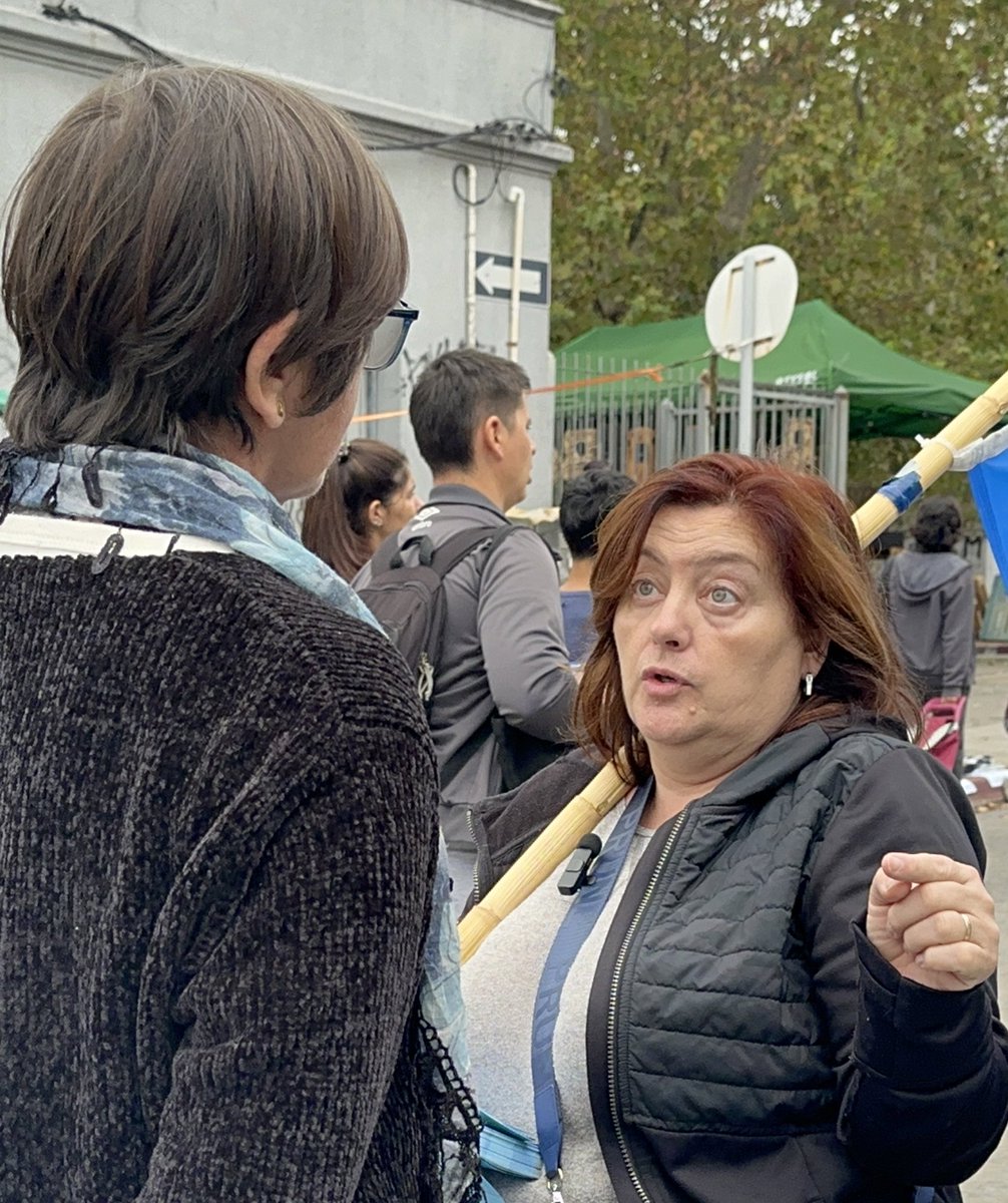 adribalcarcel's tweet photo. Recorriendo las calles de La Teja con @AndresOjedaOk y nuestro equipo, llevando el mensaje de unidad y trabajo.
¡Juntos seguimos construyendo un futuro mejor para Montevideo y todo Uruguay! 💼🏙️
#PartidoNacional #Ojeda #Coalición #SumarUY https://t.co/x8EdlF7wUp