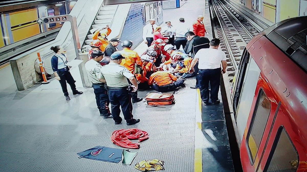 Hoy domingo #5May una persona de sexo femenino intentó suicidarse, lanzándose a los rieles del @metro_caracas en la Estación Altamira, la misma fue rescatada con signos vitales y enviada al servicio médico para su recuperación. Hacemos un llamado para evitar estos lamentables…