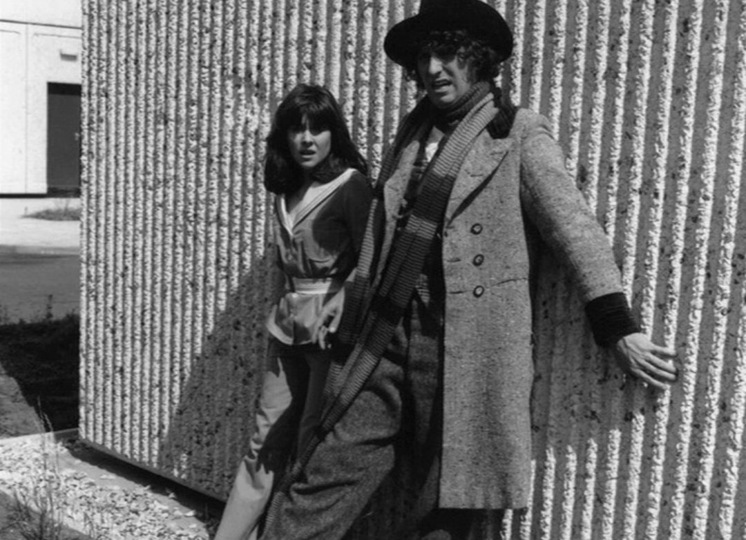 Tom Baker and Elisabeth Sladen during 'The Android Invasion'. #TomBaker #DoctorWho #FourthDoctor