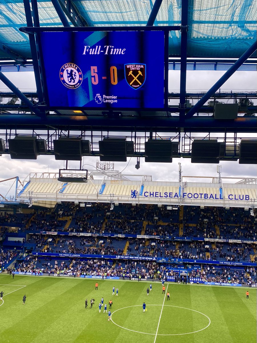 Blimey. With Bugs and Georgie Q for 5-0 v West Ham and back-to-back London derby wins for us watching the Chels after 2-0 against Tottenham on Thursday night. My friend David (with whom I’ve been to games at Man City, Monaco…) seemingly unrepentant for his red trousers. #CFC 💙