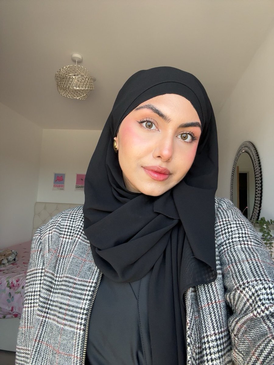i swear i don’t just own this one hijab but black is simply the superior colour