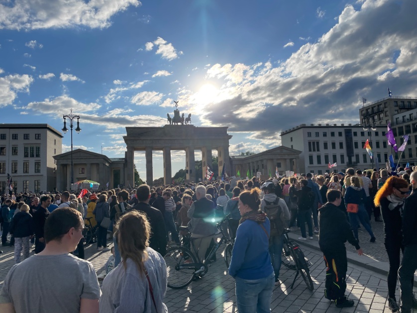 #Ecke #Demokratie #zusammen #Demo #Berlin #SPD #Anteilnahme

Nie wieder ist jetzt!
Danke Berlin für das große Zeichen für die Demokratie, für ein Zusammenhalten, für Solidarität!
