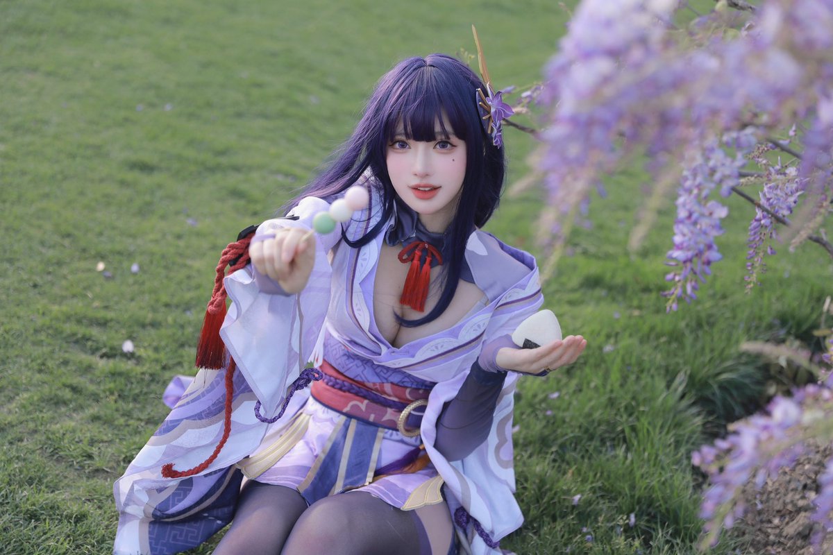 "Quite chilly and cool, exactly as I desire."
"Though... it's not sweet enough. It needs more sugar."🍡🍙🍡
 #原神 #GenshinImpact #雷电将军 #RaidenShogun https://t.co/bt0Zl77MkY