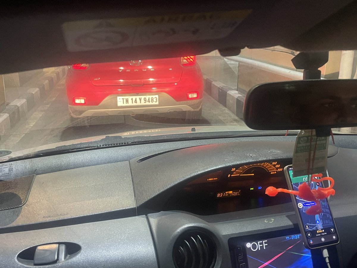 @alokkumar6994 @blrcitytraffic @ecitytrfps @madivalatrfps 

Sunroof Violations - Kids Standing out at high speed - Electronic City Elevated expressway over 80-90kmph. TN14-Y-9483 - 9:45pm - E’city Phase 1 Exit toll. 

Disturbance also for the drivers driving behind. Please check