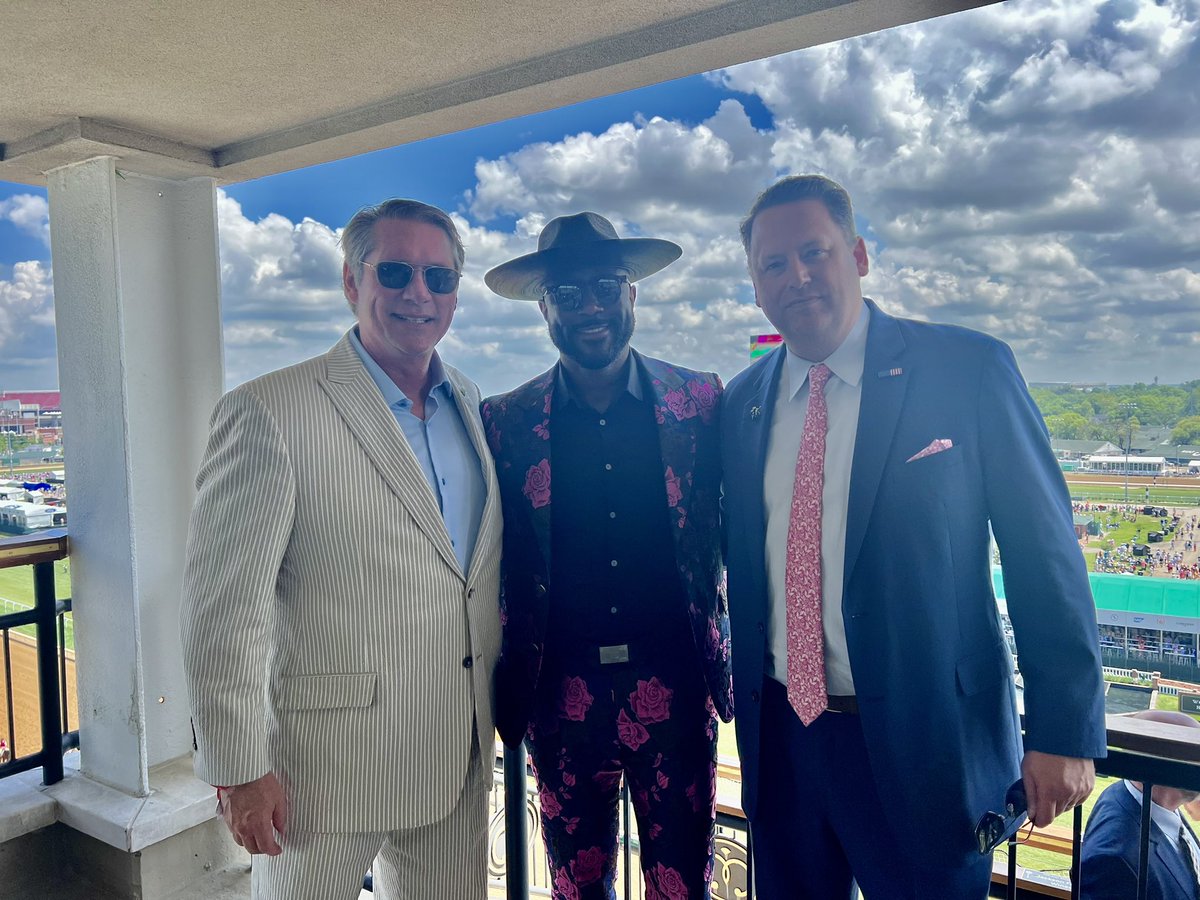 Congrats @nateburleson on your @NFLonCBS contract extension. Great seeing you at @DynastyFP suite in the #Mansion. @KentuckyDerby 150 🌹#mediamogul #dynastyconnect #eyeontheprize