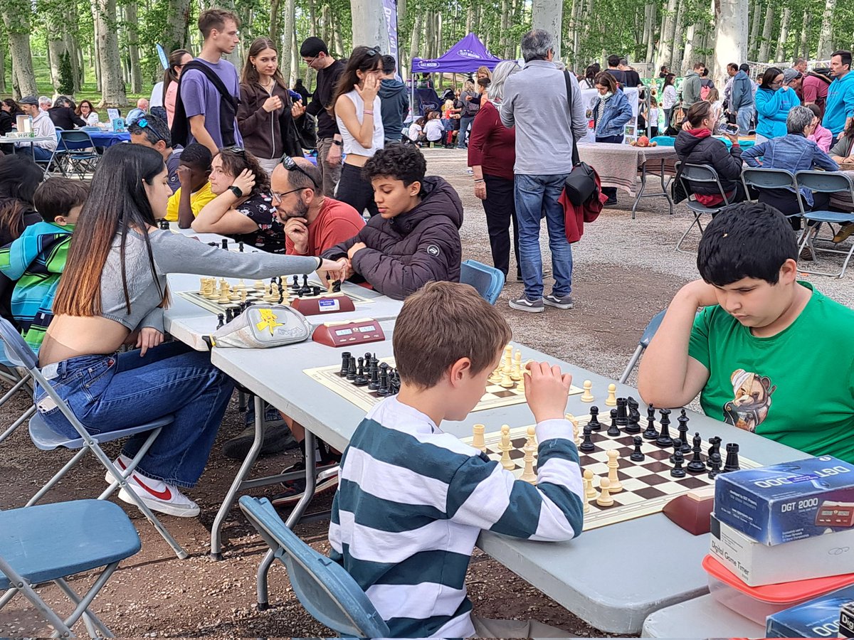escacsgerunda's tweet photo. A punt de concloure la desena edició d'una proposta (que no deixa créixer) amb el joc com a protagonista.

@ludiversgirona #Ludivers #EscacsGerunda #Girona #Escacs https://t.co/AOn7pnZnlK