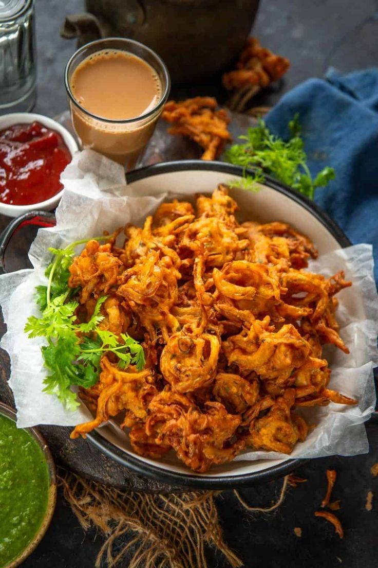 VIPAN: Baarish ka din ho aur chaa ke saath pakore na ho, yeh toh nahi ho sakta ji 😋 OCEAN: Aaye haye, garma garam doodh wali chai, jise peete hi maza aa jaye 😋 RAIN: Pakore zara teekhe banana ji 😋 SILENCE: Meethi chaa ke saath teekhe pakore khaane ka maza aa jayega ji 😋