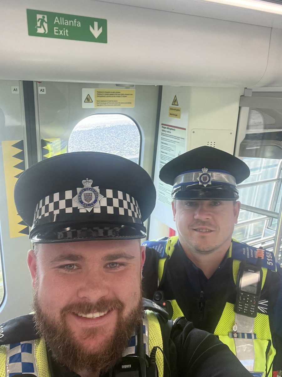 We are out and about this afternoon at stations and on trains!🚂 🚔

If you see us say hi!👋

#GuardiansOfTheRailway