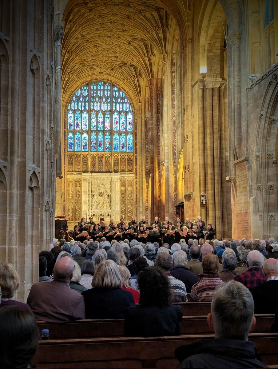 We had a wonderful time performing Rachmaninoff Vespers at @SherborneAbbey last night! Thanks to Sherborne Abbey Festival for inviting us to perform and huge thanks to the appreciative audience. #rachmaninoffvespers #sherborneabbey #weareexcathedra