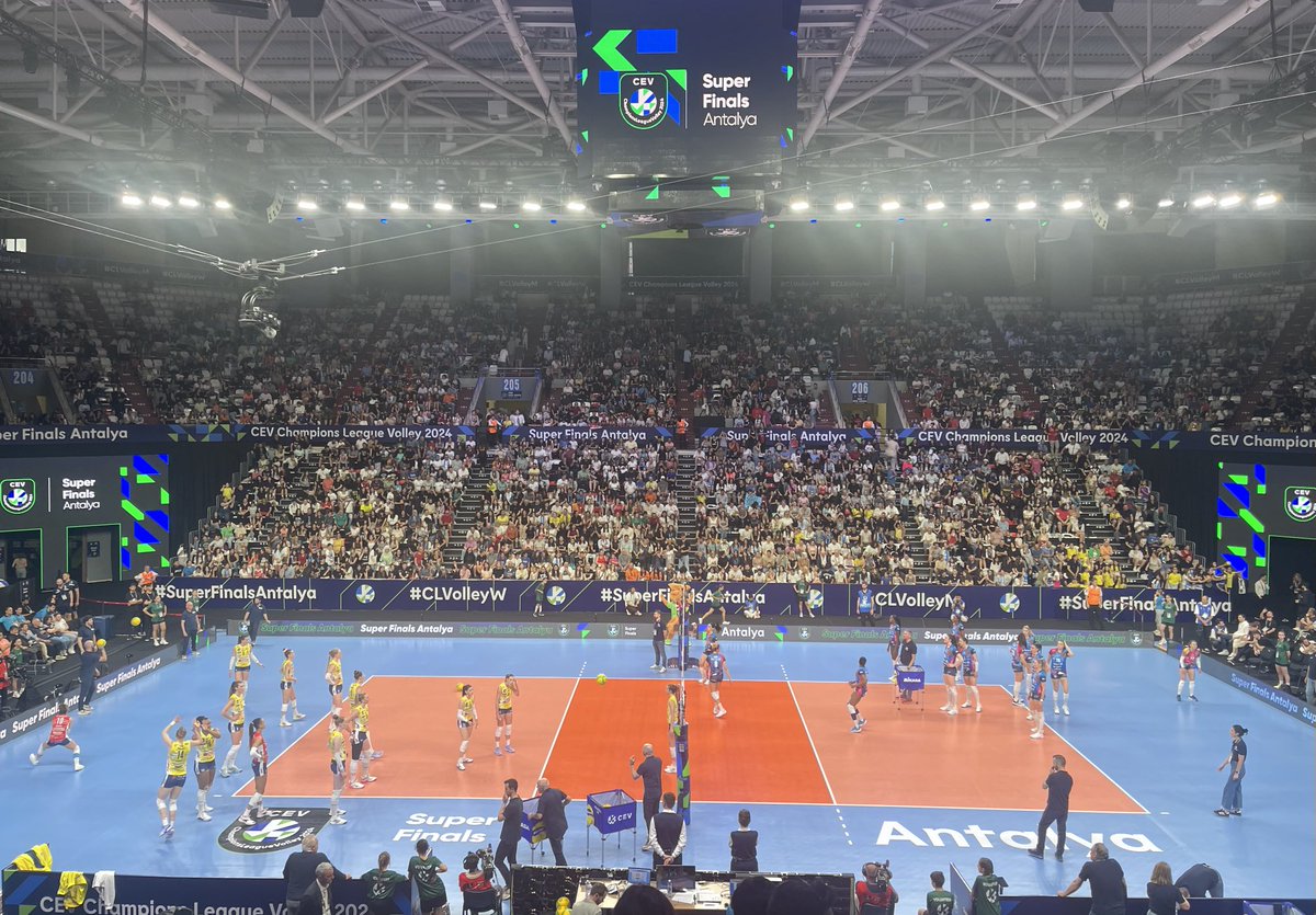 CEV Champions League Volley 2024: e adesso l’altra grande Finale e un campo tutto italiano, con le ragazze della IMOCO Volley Conegliano e dell’Allianz Vero Volley Milano ! Orgoglio 🇮🇹 !! ⁦@Federvolley⁩ ⁦@LegaVolleyF⁩