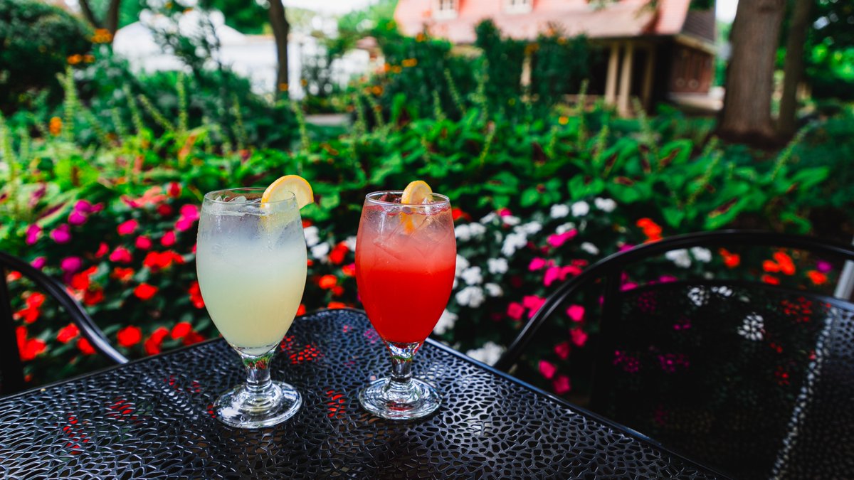 Happy #NationalLemonadeDay! Stop by The Café at the Frick to try our take on this sweet and sour favorite, available in five different flavors! 😋 🍋